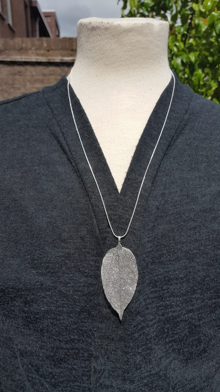 Halsketting echt blaadje hanger silver plated #002