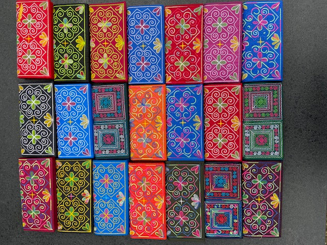 Portemonnee borduursels magneetsluiting #010