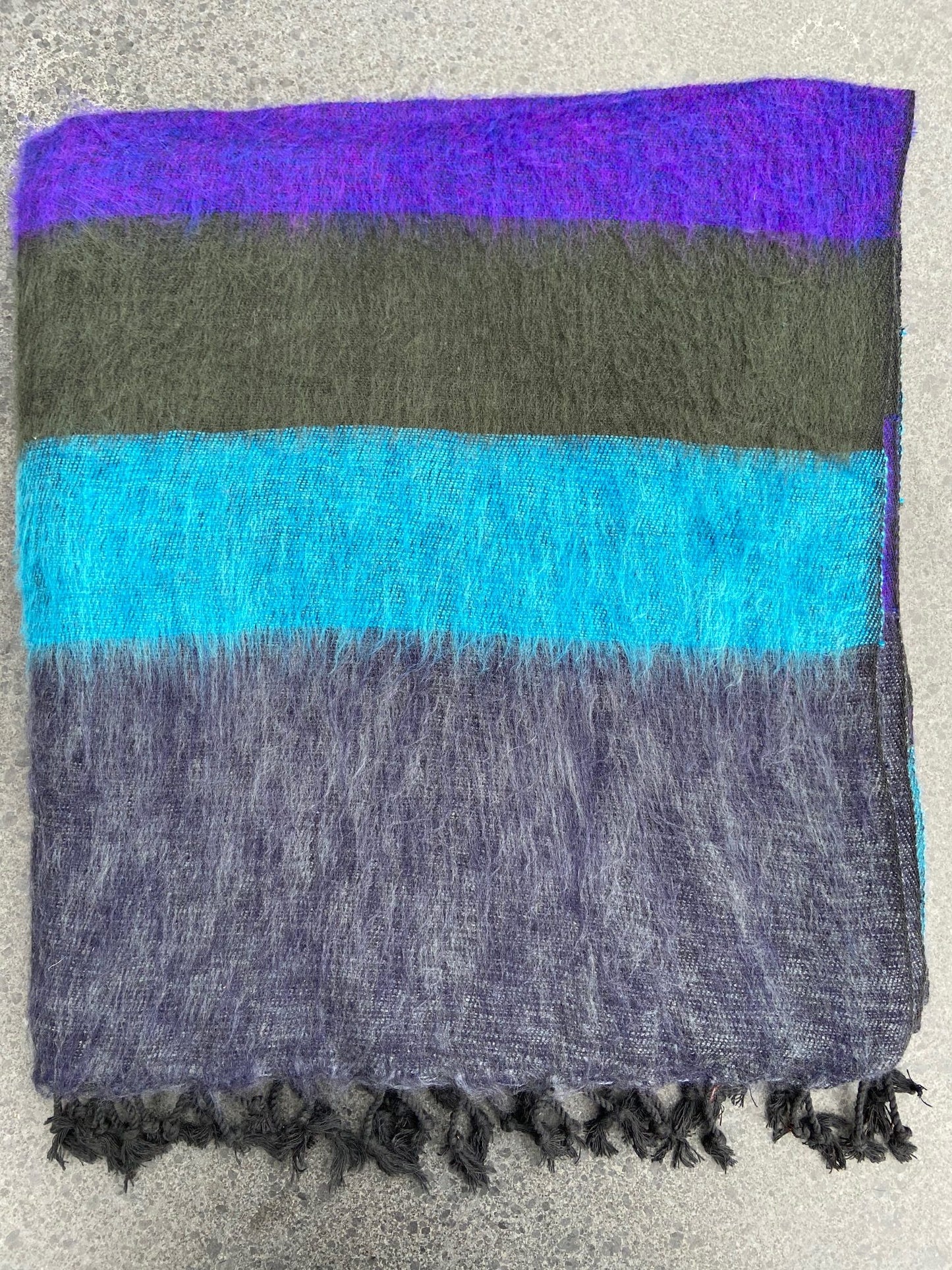 Sjaal van Yakwol Jakwol Yak wollen handmade Shawls of Yakwool Nepal gestreept grijs blauw groen paars