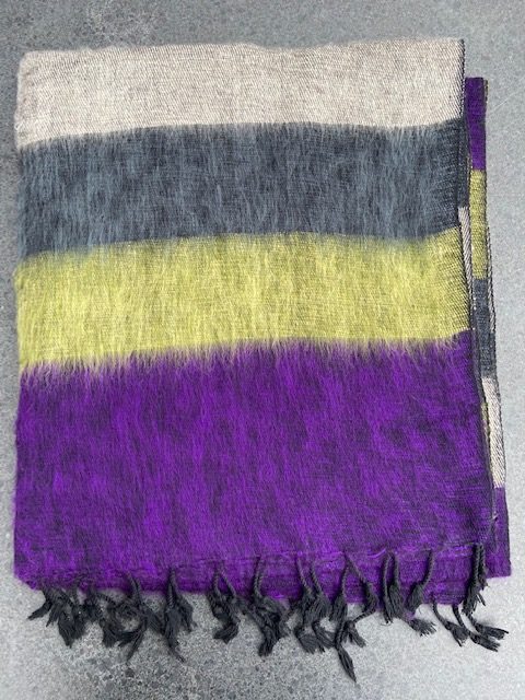 Sjaals van Yakwol Jakwol Jakwollen Shawls of Yakwool Nepal gestreept paars geel grijs beige