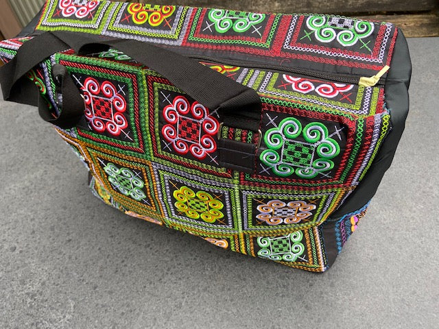 Weekendtas katoen gekleurd geborduurd rits #002