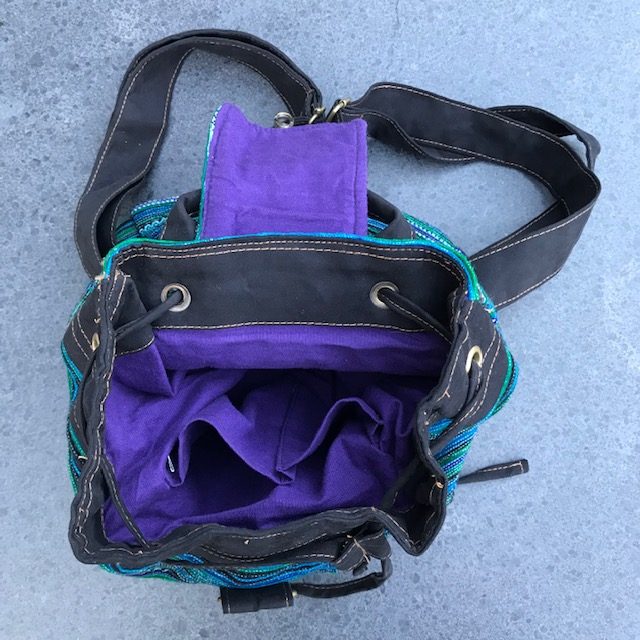 Handgemaakte rugtas gekleurd borduursels gesp ritssluiting fairtrade #001