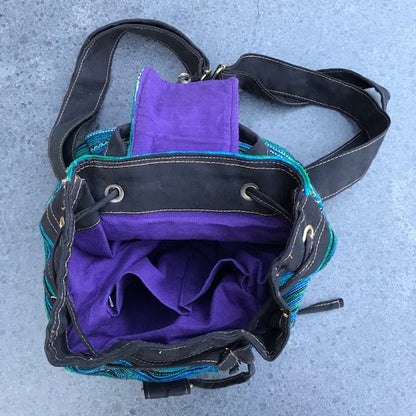 Handgemaakte rugtas gekleurd borduursels gesp ritssluiting fairtrade #001