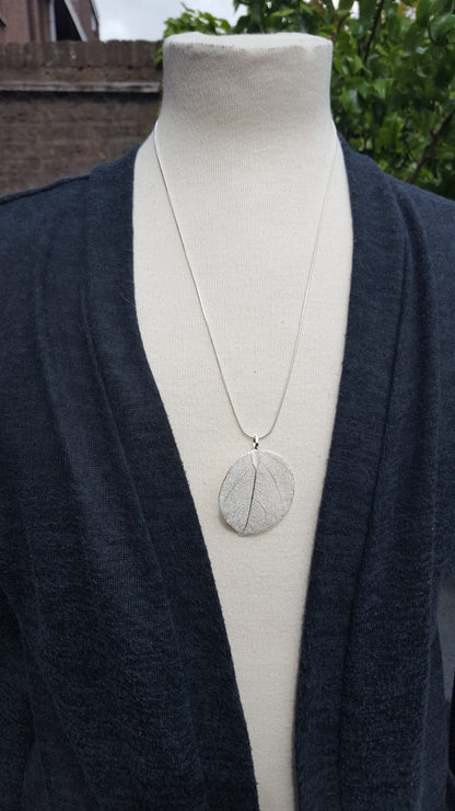 Halsketting echt blaadje hanger silver plated #002