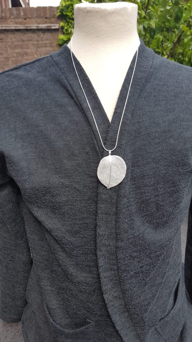Halsketting echt blaadje hanger silver plated #002