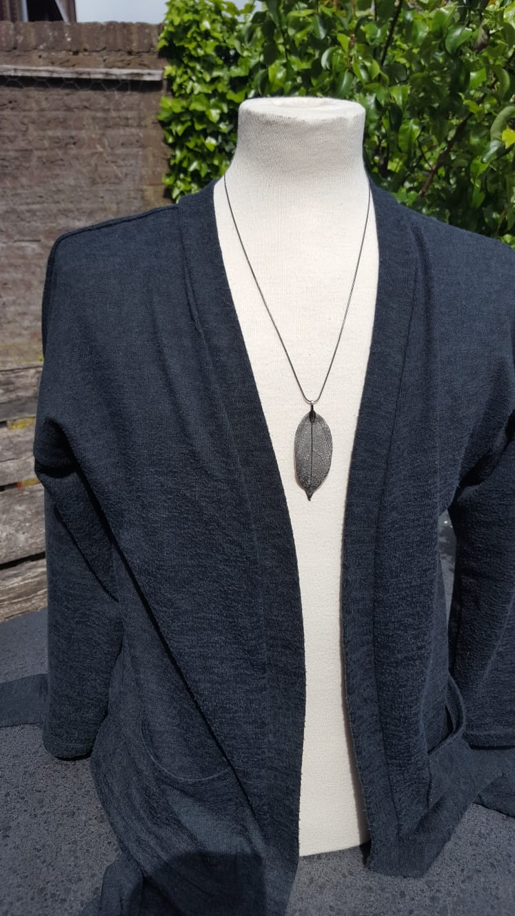 Halsketting echt blaadje hanger zwart nikkel #001