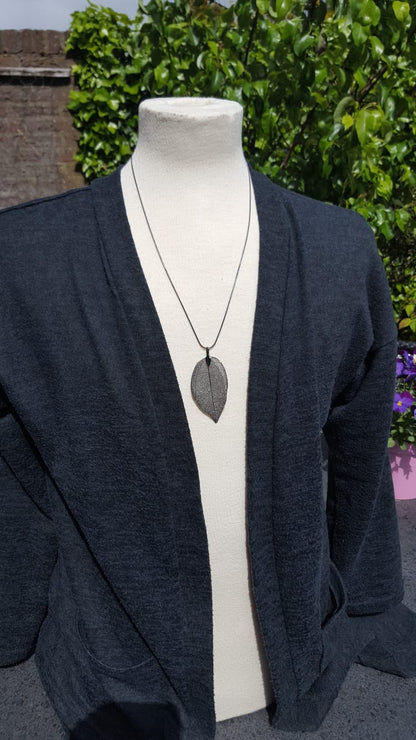 Halsketting echt blaadje hanger zwart nikkel #001