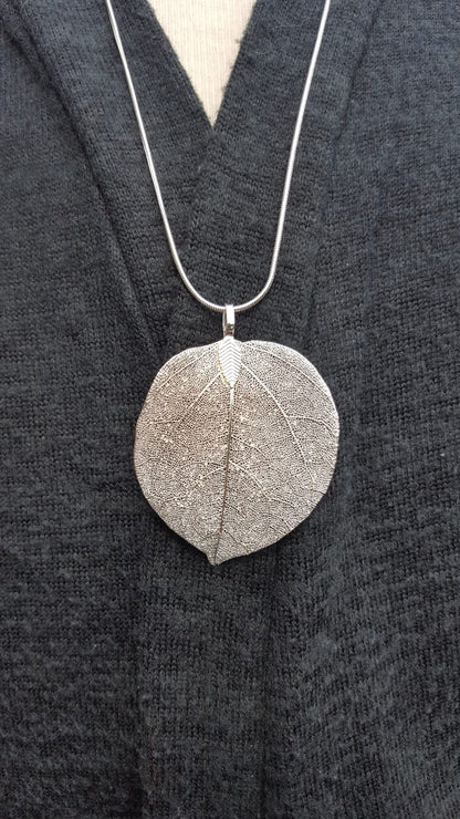Halsketting echt blaadje hanger silver plated #002