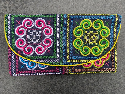 Portemonnee borduursels magneetsluiting fairtrade handgemaakt