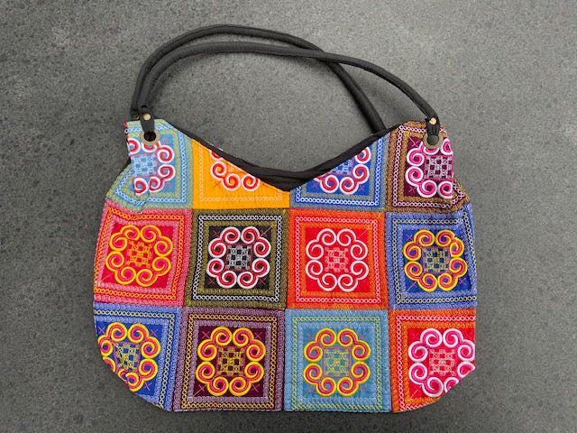 Schoudertas katoen gekleurd geborduurd rits gevoerd