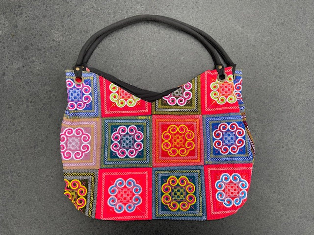 Schoudertas katoen gekleurd geborduurd rits gevoerd