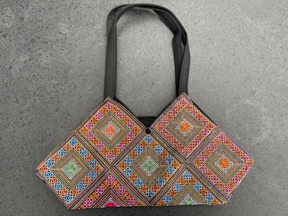 Schoudertas katoen driehoek design gekleurd geborduurd rits