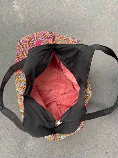 Schoudertas katoen driehoek gekleurd geborduurd rits #001