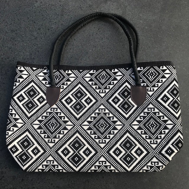 Schoudertas zwart wit geweven stof ritssluiting
