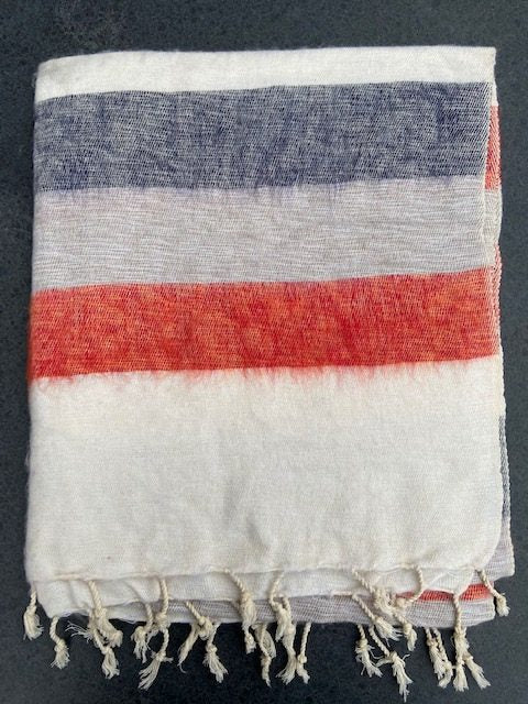 Sjaal van Yakwol Jakwol Jak wollen handgemaakt Shawls of Yakwool gestreept wit beige rood grijs