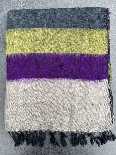 Sjaal van Yakwol Jakwol Yak wol Shawls of Yakwool Fairtrade gestreept grijs paars geel beige