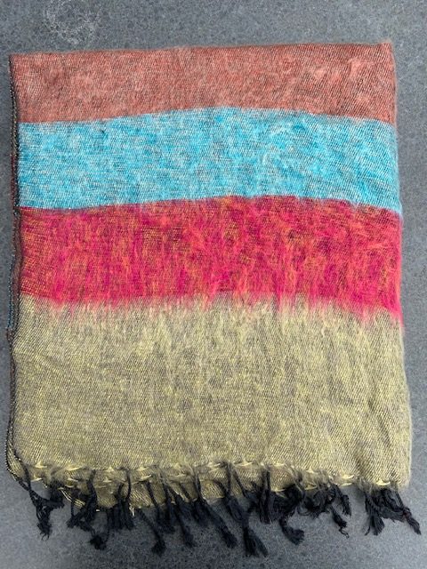 Sjaal van Yakwol Jakwol Yak wollen Shawls of Yakwool Fairtrade gestreept rood geel blauw bruin