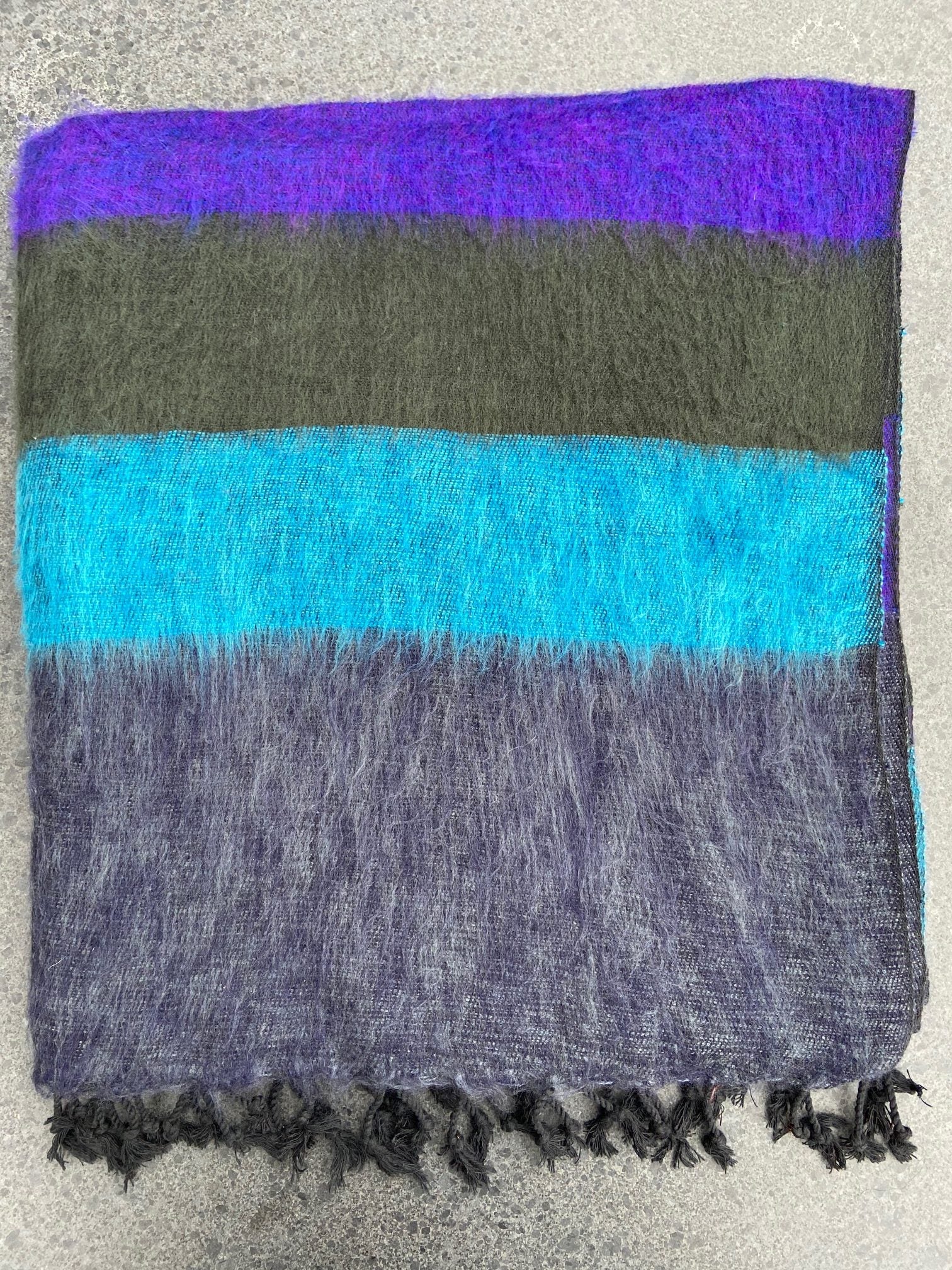 Sjaal van Yakwol Jakwol Yak wollen handmade Shawls of Yakwool Nepal gestreept grijs blauw groen paars