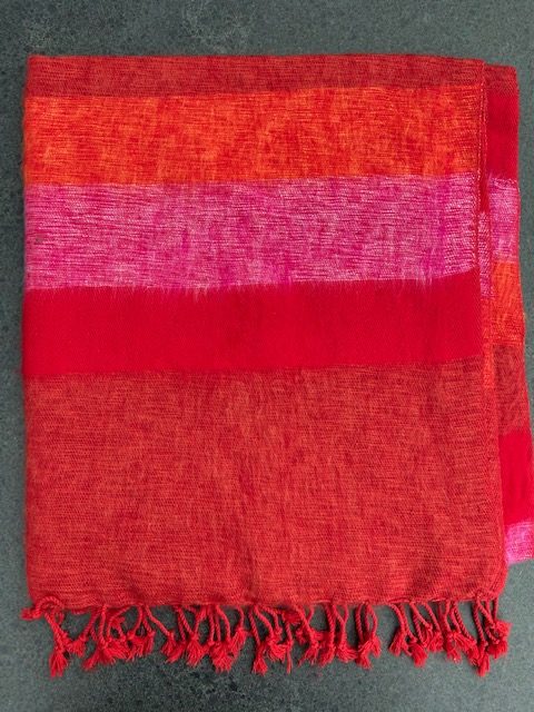 Sjaals van Yakwol Jakwol Jak Yak wol Shawls of Yakwool Fairtrade gestreept rood oranje roze