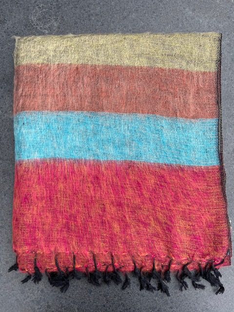 Sjaals van Yakwol Jakwol Jakwollen Shawls of Yakwool Nepal gestreept rood blauw geel bruin