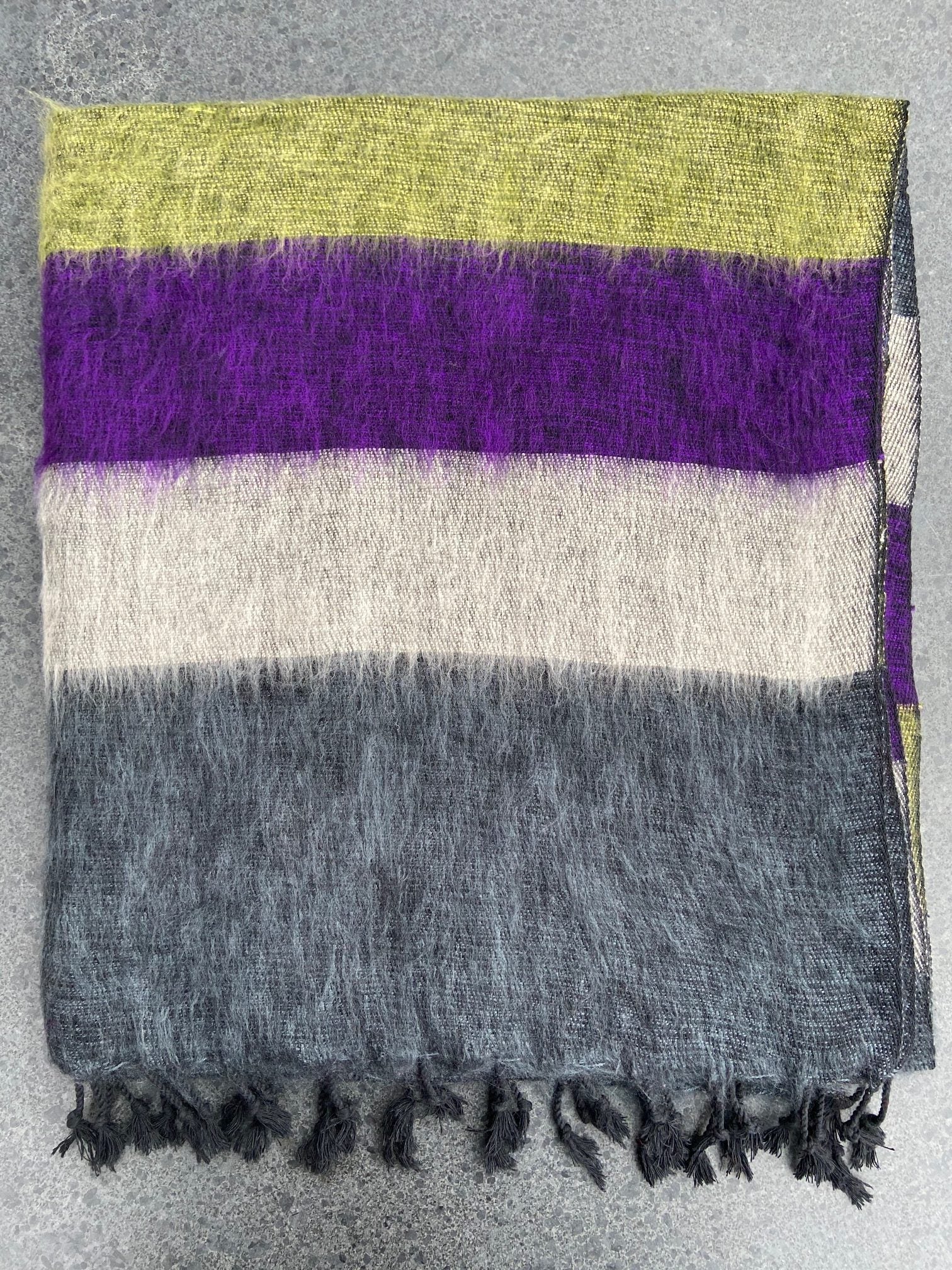 Sjaals van Yakwol Jakwol Yakwollen handwerk yogakleed Himalaya gestreept grijs beige paars geel